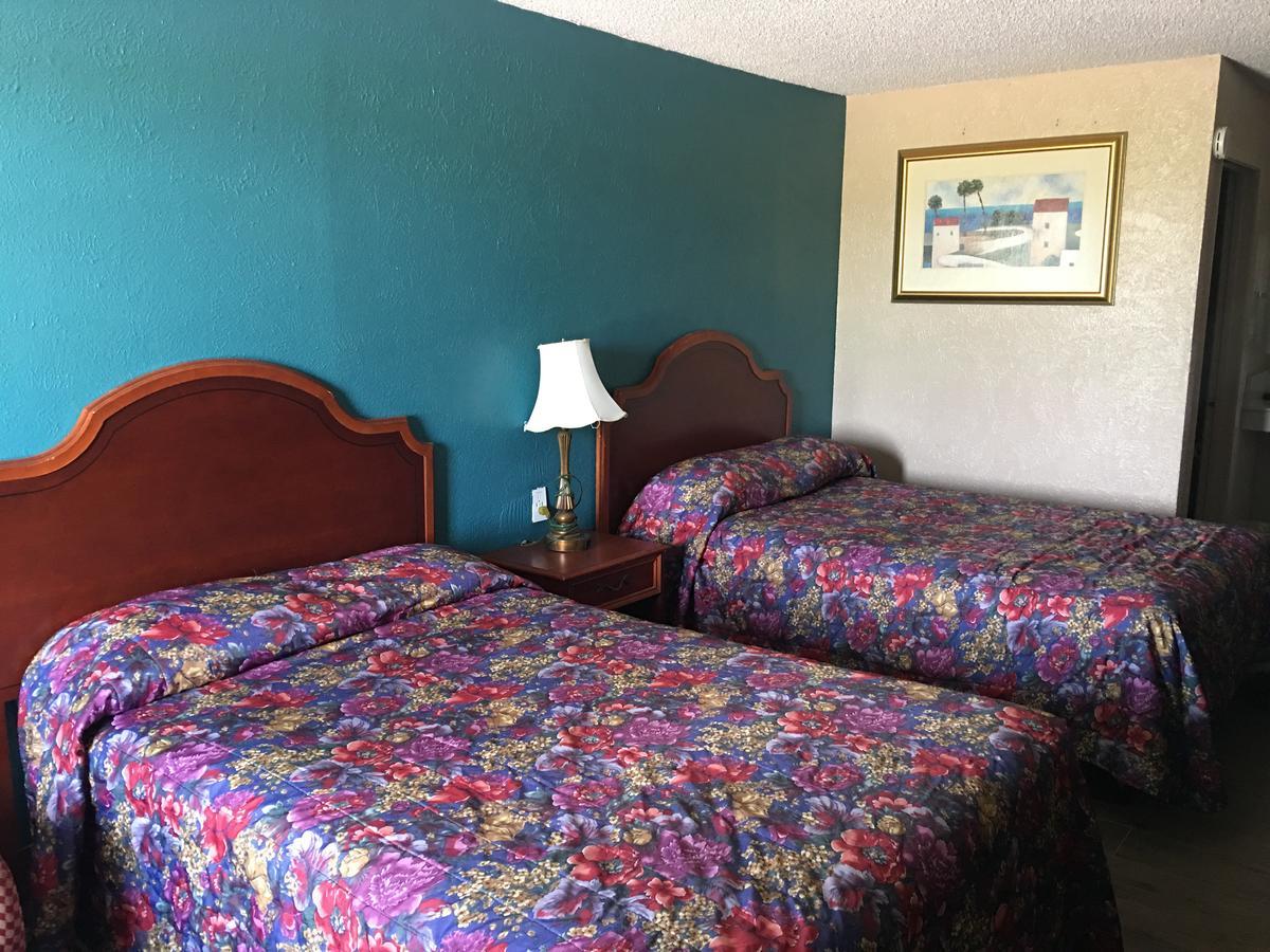 Chaparral Motel Порт-Лавака Екстер'єр фото